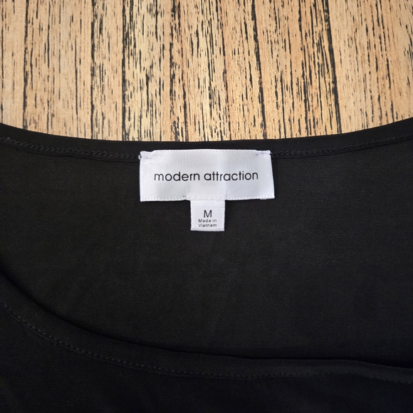 Modern Attraction Womens Black Sleeveless Medium Blouse With Gold‎ Design - Picture 3 of 9